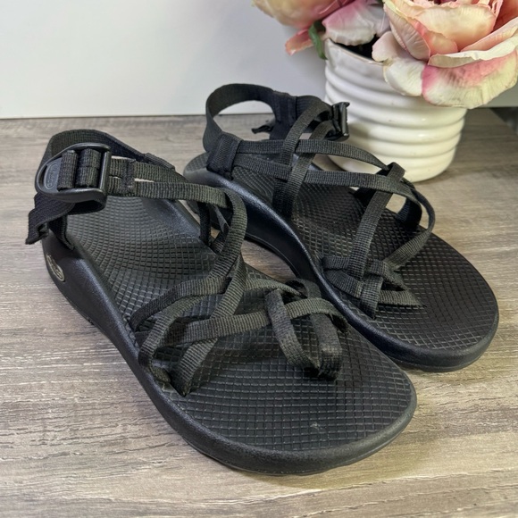 Chaco Women's Black Strappy Sandals size 8 EUC - Picture 2 of 6